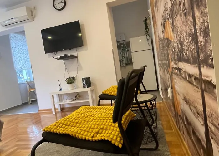 Tesla View Apartment